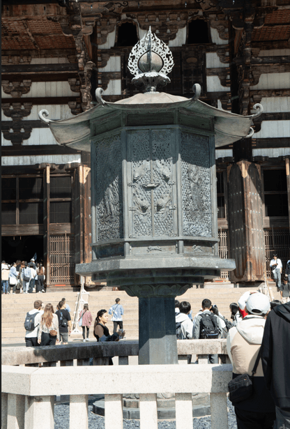 東大寺　金銅八角燈籠（国宝）